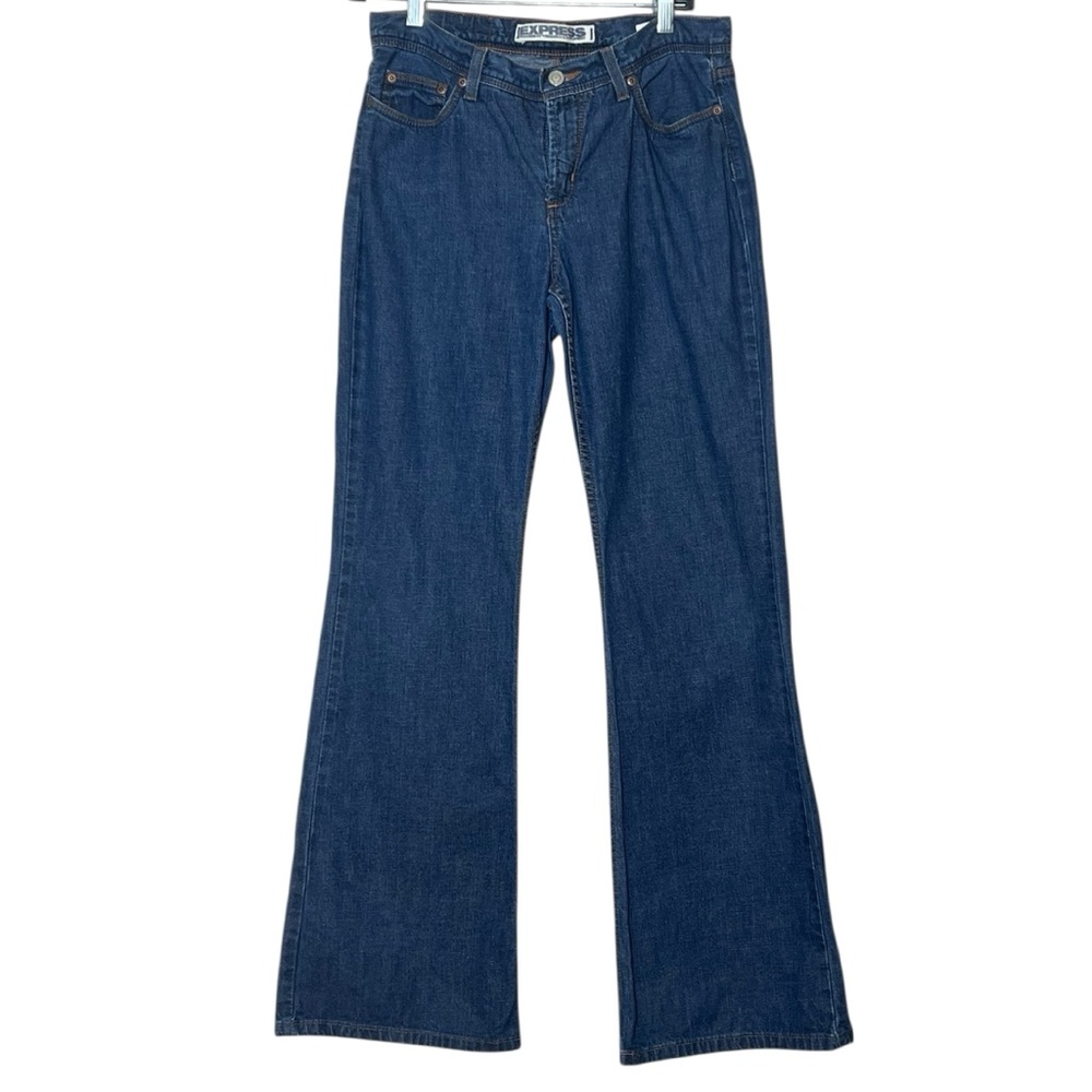 Express Precision Fit Hipster Flare medium wash mid-rise jeans size 7/8
